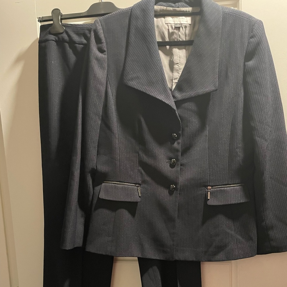 Pant suit